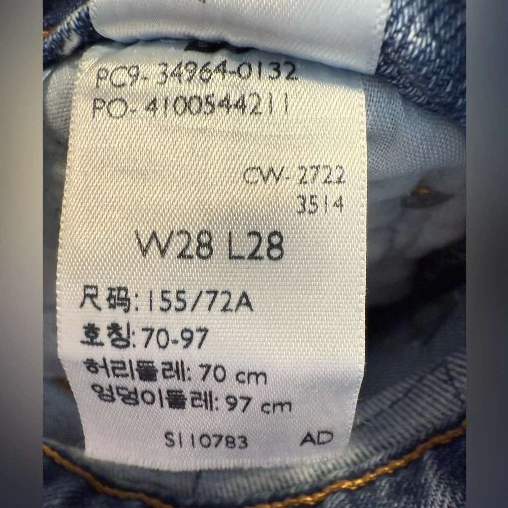 Levi's Women's High-Rise Wedgie Straight Cropped Jeans Size 28